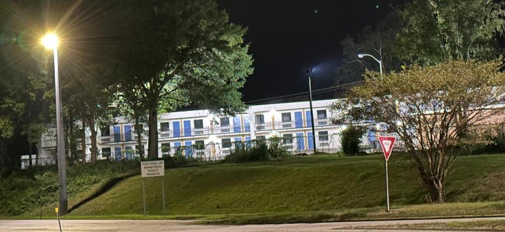 Lanett Inn Buitenkant foto